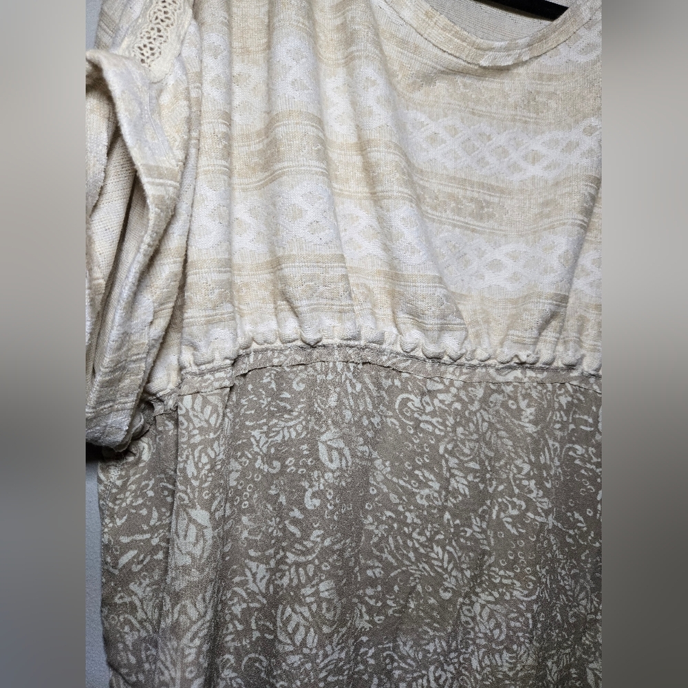 Gimmicks by BKE Boho Lace Detail Mixed Print Top Size Large Beige Cream‎ - Picture 2 of 7